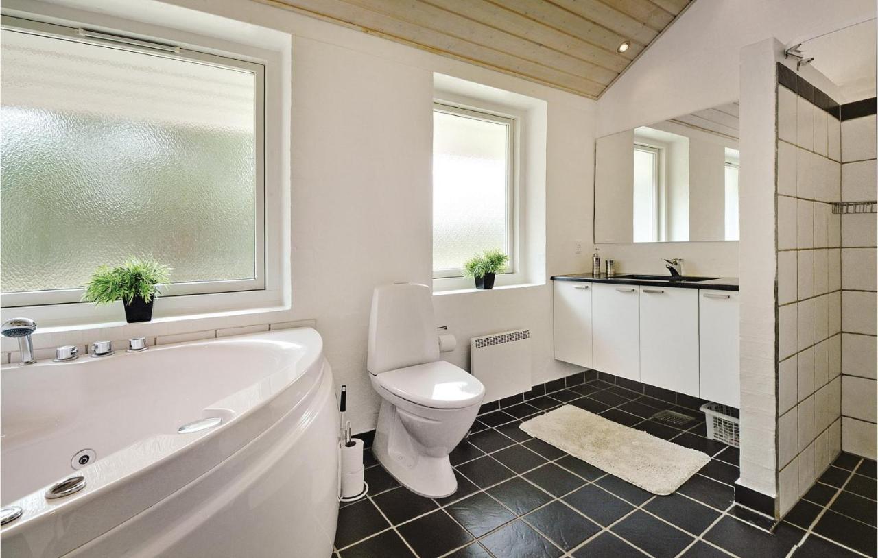 7 Bedroom Stunning Home In Herning Kolkaer Exterior foto