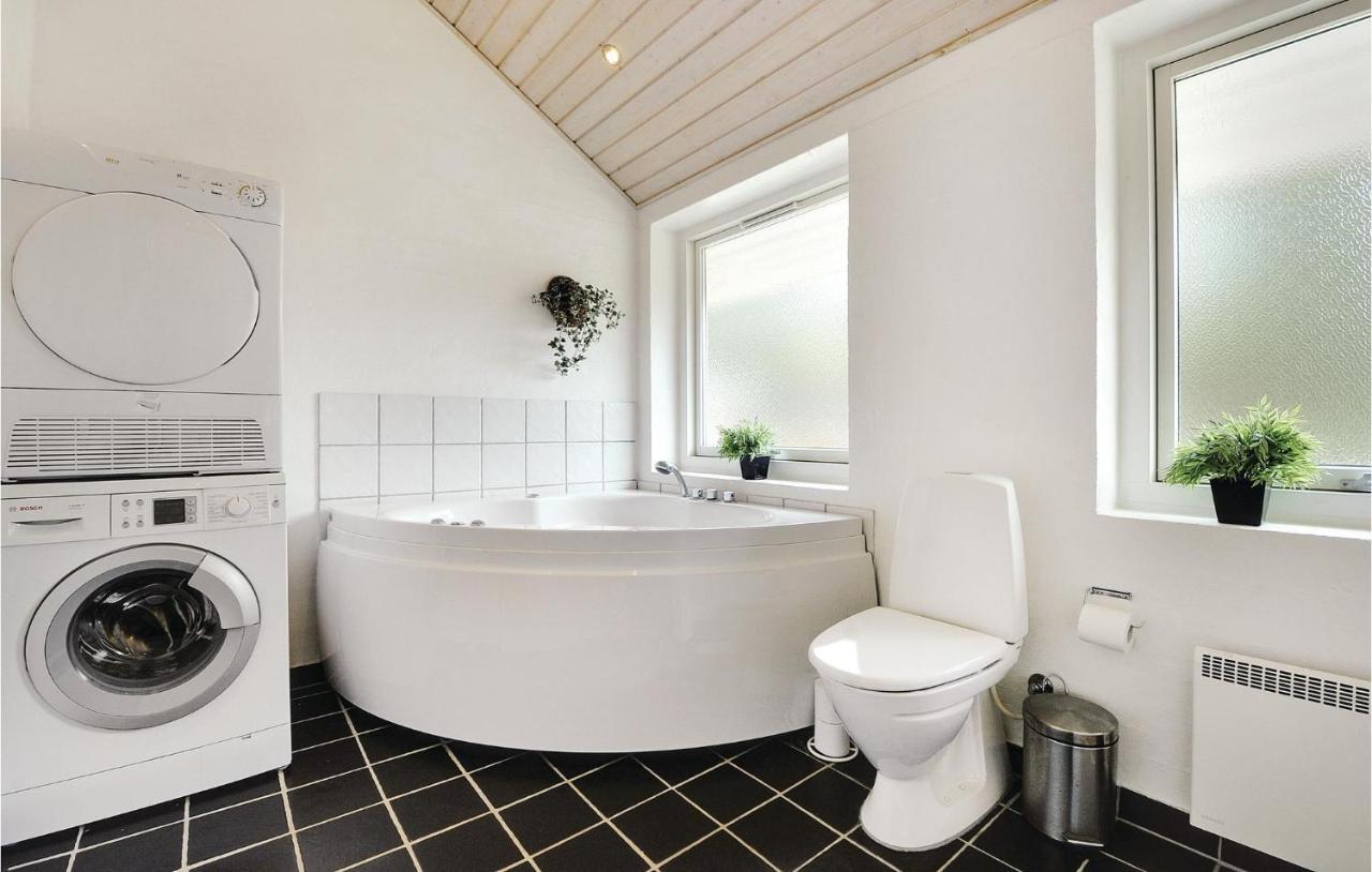 7 Bedroom Stunning Home In Herning Kolkaer Exterior foto